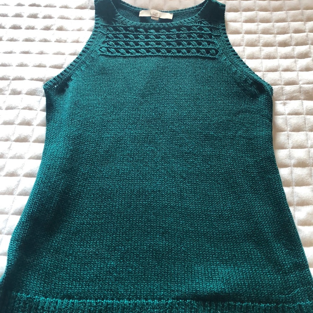 Ann Taylor Loft green sleeveless sweater top
